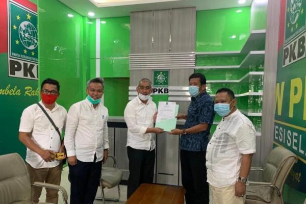 PKB Sulsel Serahkan Rekomendasi B-1.KWK ke Thariq Husler - Budiman.