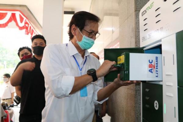 Pemerintah Perkenalkan Stasiun Penukaran Baterai Kendaraan Listrik