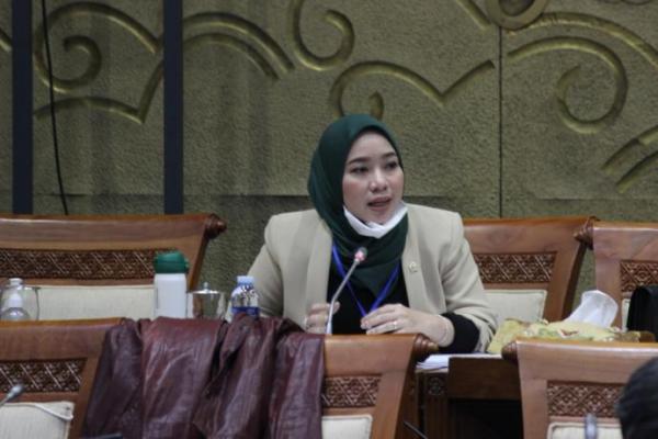 Ratna Juwita Minta Pemerintah Tingkatkan Bantuan Pesantren Dalam APBN 2021