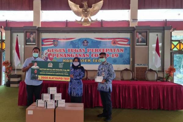  Nur Nadlifah Sumbang 2000 Alat Rapid Test di Kabupaten Tegal