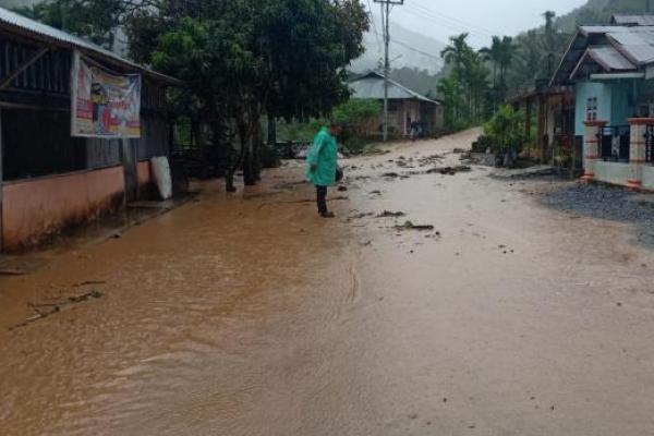 Banjir dan Tanah Longsor Landa Kabupaten Pesisir Selatan
