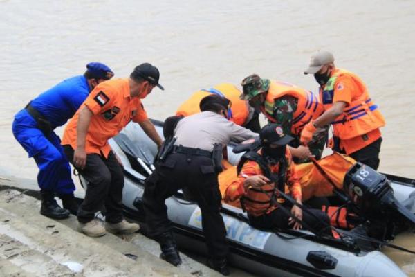 Sempat Terseret Banjir, Seorang Warga Lamongan Berhasil Diselamatkan