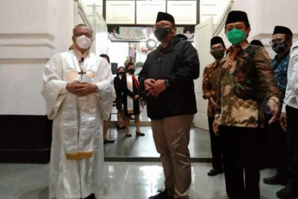 Malam Natal, Gus Menag Sambagi Gereja Blenduk Semarang