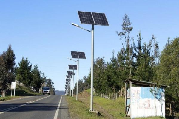 Dukung Energi Bersih, Marthen Douw Salurkan 300 Unit PJU Tenaga Surya di Papua