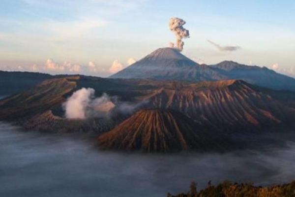 Pendakian Gunung Semeru Ditutup Total Hingga Akhir Maret 2021