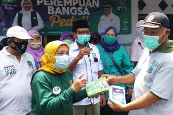 Jember Dikepung Banjir, Perempuan Bangsa Salurkan Bantuan  