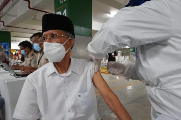 Tokoh Lintas Agama Divaksinasi COVID-19 di Masjid Istiqlal