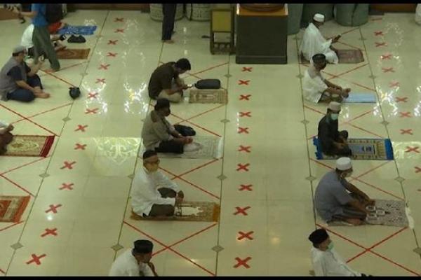 Tarawih Berjamaah di Masjid Boleh, Namun Singkat Saja