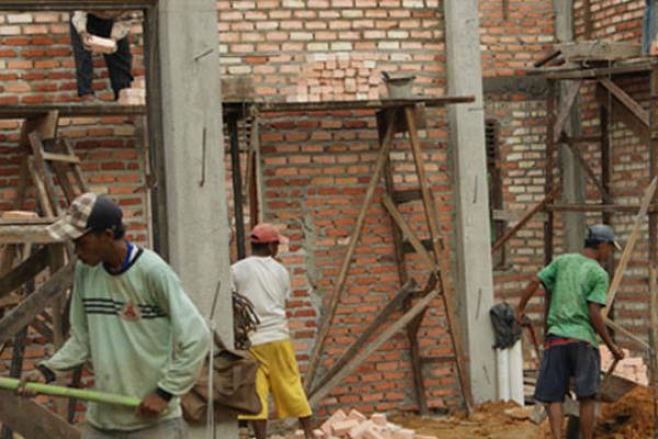 BPS: Upah Buruh Bangunan Bulan Maret Rp90.971 Per Hari