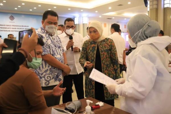 Menaker Ida Minta Calon Pekerja Migran Masuk Prioritas Penerima Vaksin