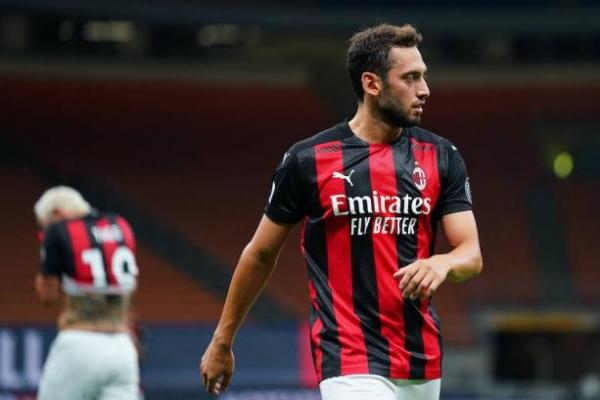 Tolak Kontrak Baru, Hakan Calhanoglu Pilih Gabung ke Inter Milan