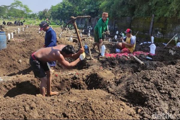 5 Penggali Makam COVID-19 di Sidoarjo Terima Bonus Rp 1,25 Miliar