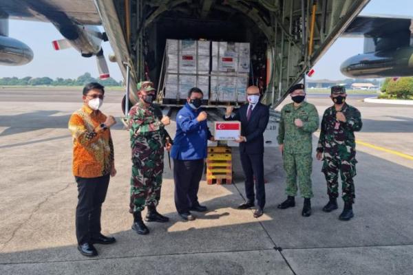 Singapura Beri Bantuan Ventilator dan Tabung Oksigen ke Indonesia