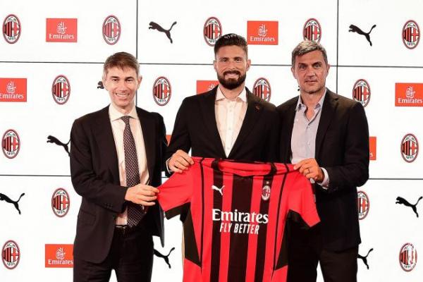 Olivier Giroud Resmi Berseragam AC Milan