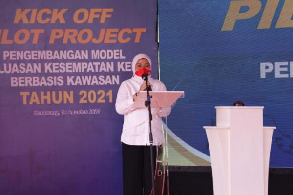 Menteri Ida Fauziyah Kembangkan Pilot Project Perluasan Kerja Berbasis Kawasan di 5 Daerah