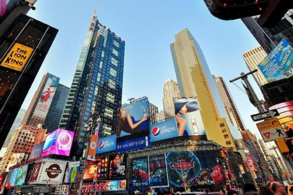 Ramai Tren Pasang Iklan di Billboard Time Square, Berapa Sih Biayanya?