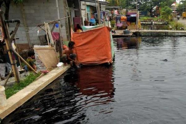 Berwarna Hitam dan Berbau Busuk, 6 Sungai Bekasi Tercemar Limbah Industri