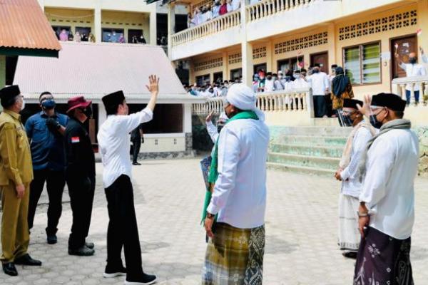 Vaksinasi di Pesantren, Jokowi Ingin Santri Sehat dan Terproteksi dari Covid