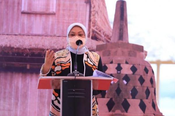 Menaker Ida Fauziyah Berikan Anugrah Pelatihan Vokasi Award 2021