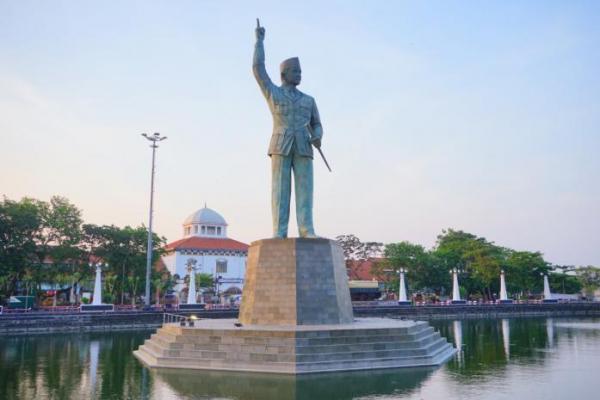 Patung Ketiga Ir. Soekarno di Area Polder Stasiun Semarang Tawang Telah Diresmikan