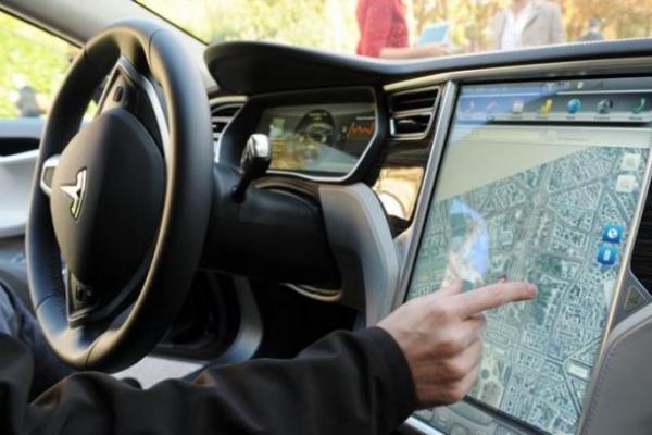 Kecelakaan Maut, Perusahaan Taksi di Spanyol Berhenti Gunakan Tesla