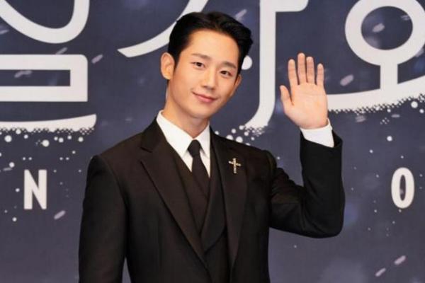 Netizen Khawatir Karir Jung Hae In akan Redup