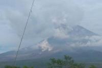 Gunung Semeru Terpantau Dua Kali Erupsi Kamis Pagi