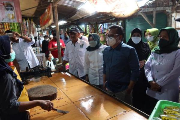Pedagang Curhat Harga Daging Ayam Naik ke Gus Muhaimin: Sudah Sebulan!
