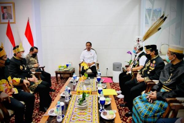 Temui Presiden Jokowi, Tokoh Masyarakat dan Adat Kalimantan Dukung Pembangunan IKN