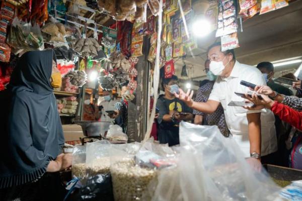 Mendag Lutfi Apresiasi Pelaku UKM di Pasar Tradisional Melek Digital