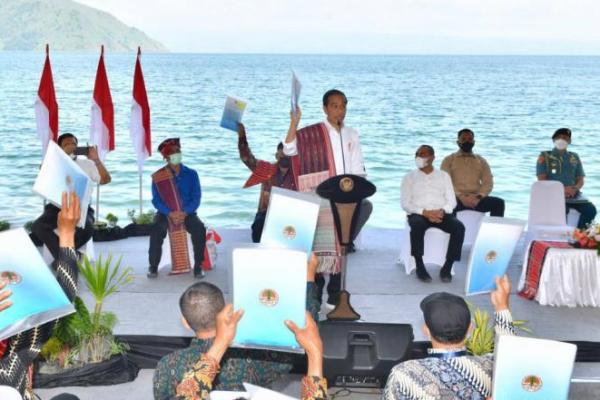 Presiden Jokowi Serahkan SK Hutan Sosial dan Tora di Sumatera Utara