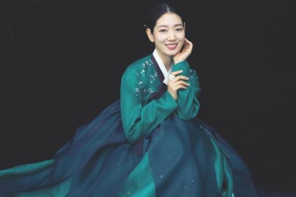Pamer Baju Hanbok, Park Shin Hye Diserang Netizen China