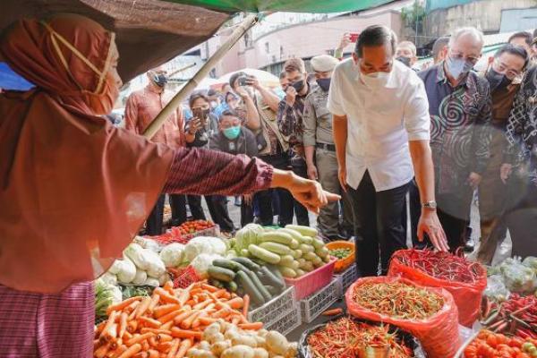 Tinjau Pasar Tradisional, Mendag Lutfi Harap Harga Bahan Pokok Tetap Stabil