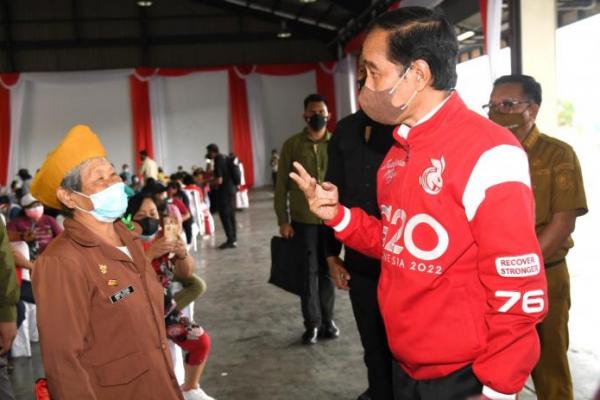 Presiden Jokowi Kembali Tinjau Vaksinasi di Bitung