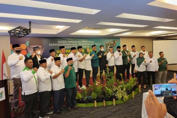 Serahkan SK DPC PKB se Sumbar, ini Target Anggia Erma Rini