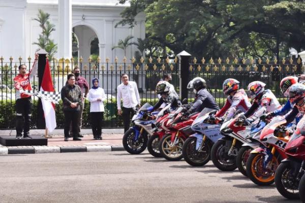 Presiden Jokowi Terima Pembalap MotoGP di Istana Merdeka