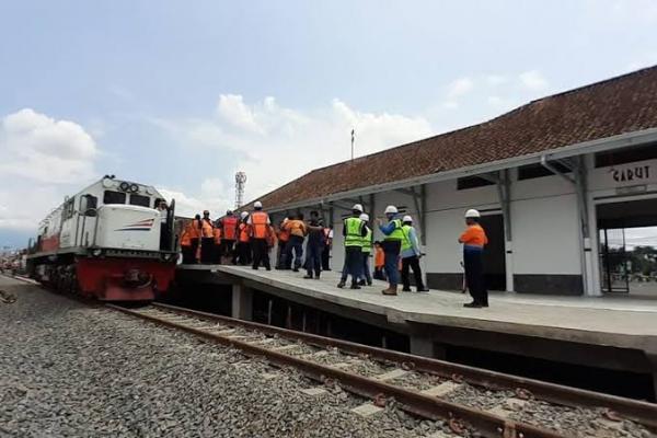 Menhub Resmikan Jalur KA Cibatu - Garut