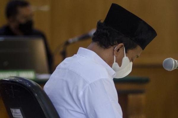 Hakim Pengadilan Tinggi Bandung Vonis Mati Herry Wirawan