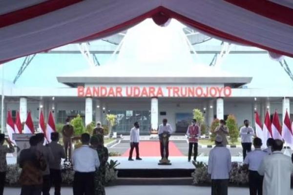 Resmikan Bandara Trunojoyo, Jokowi Harap Ada Pertumbuhan Ekonomi di Madura