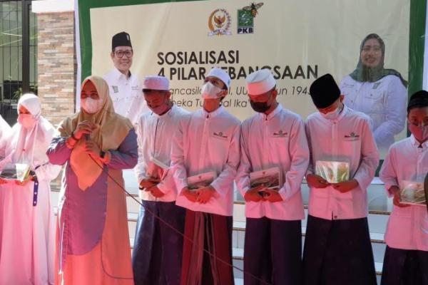 Nihayatul Wafiroh Dorong Santri Tak Cuma Kuasai Ilmu Agama, Tapi Teknologi