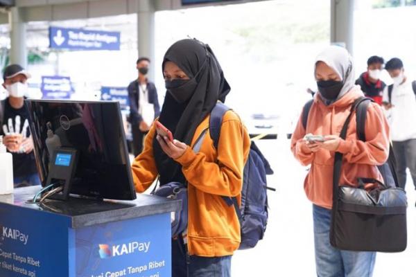 Pakai Masker Masih Diwajibkan di Dalam Kereta Api