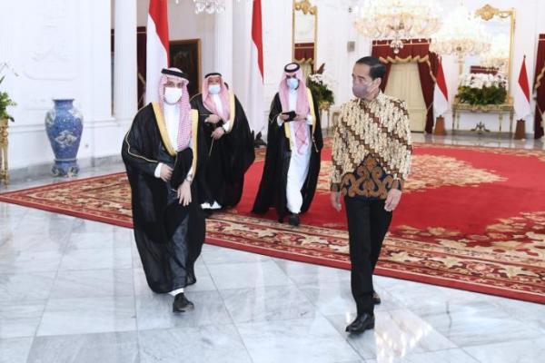 Terima Kunjungan Menlu Arab Saudi, Presiden Jokowi Bahas Haji Hingga Ekonomi