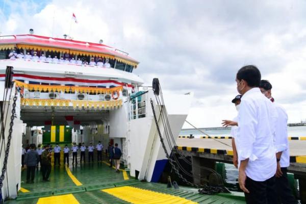 Presiden Jokowi Resmikan Pelabuhan Penyeberangan di Wakatobi
