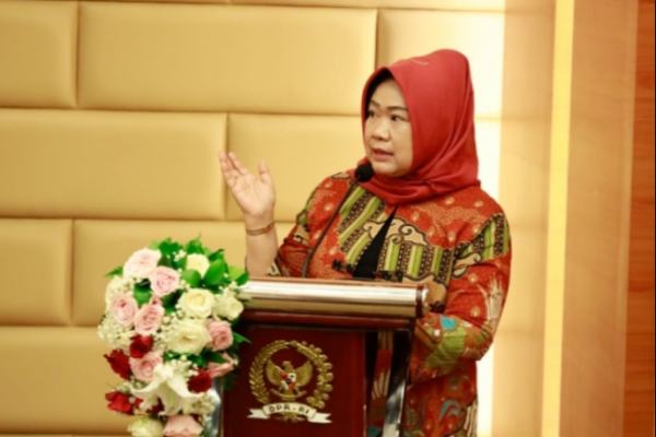 Hadir Di Acara Bicara Buku, Siti Fauziah Tegaskan Pancasila Mampu Kokohkan NKRI