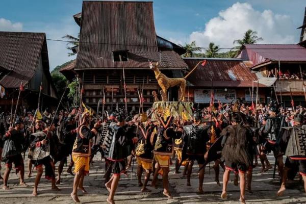 Menengok Uniknya Budaya Desa Wisata Hilisimaetanö Nias Selatan