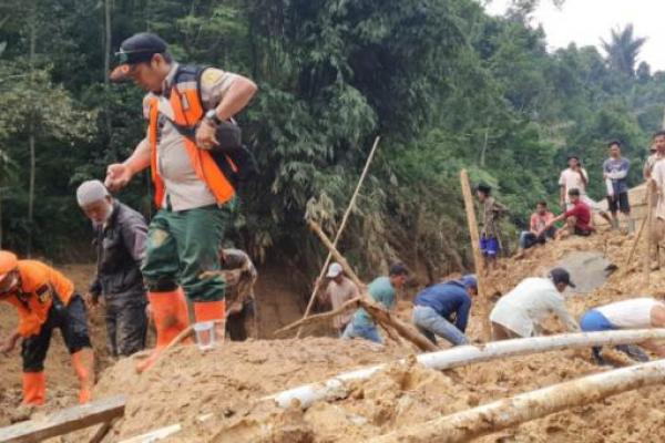 Banjir Bandang dan Tanah Longsor Terjang Pamijahan Bogor, Satu Warga Meninggal Dunia