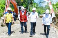 Presiden Jokowi Tinjau Proyek Jalan Laehuwa-Ombolata Nias Utara