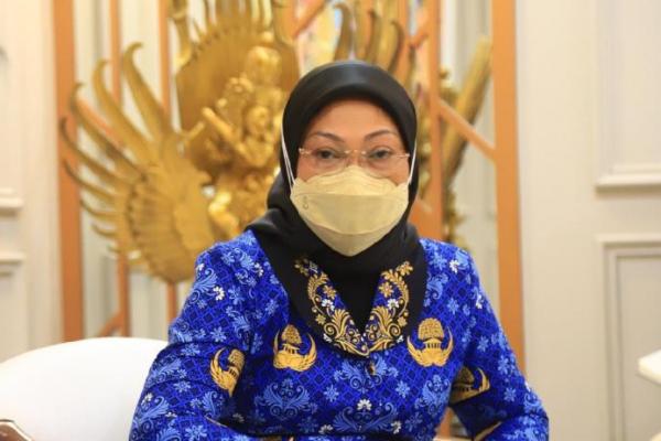 Tutup KKIN di Padang, Menaker Ida: Tantangan Instruktur Ciptakan Inovasi Makin Variatif