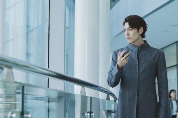 Kim Woo Bin Bagikan Pengalamannya Saat Syuting ‘Alienoid’