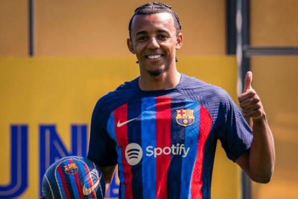 Jules Kounde Resmi Gabung Barcelona